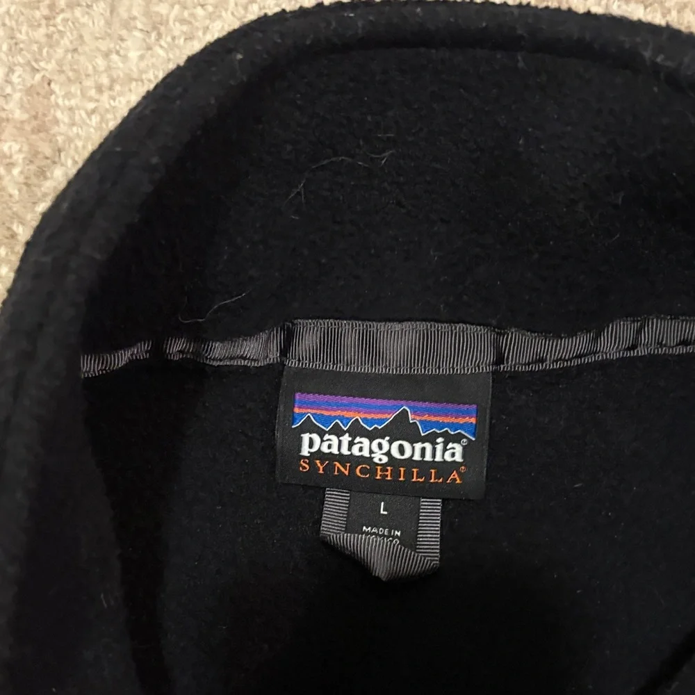 Patagonia Men's Black Fleece Vest - Picture 3 of 3